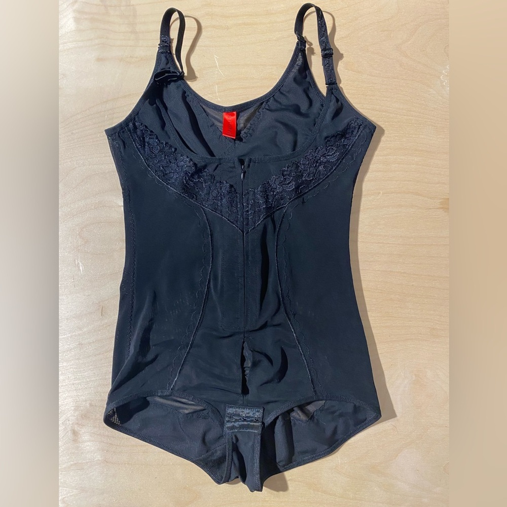 RE:DEFINE Elegant Black Lace Bodysuit 1XL (KR)
